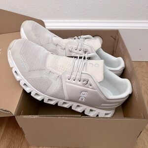 Like New Women’s On Cloud - 9.5 - Pearl/ White